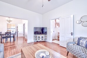 智能电视、办公室