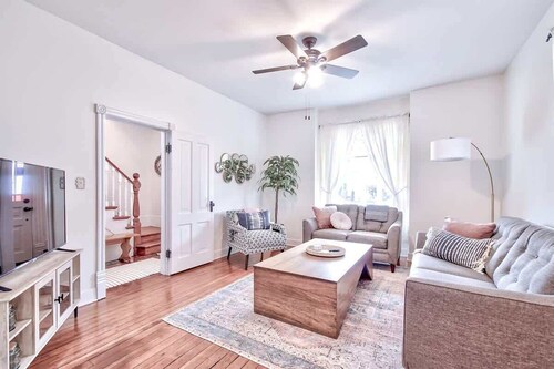 The Pink House - Pets OK Victorian Near 3rd Street