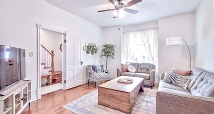 The Pink House - Pets OK Victorian Near 3rd Street