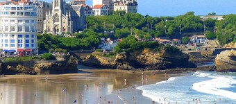 La chambre des CONTES - N°3/3- SPA PRIVATIF en option en JUILLET, inclus en AOUT