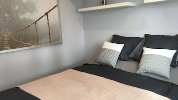 1 slaapkamer, een kluis op de kamer, een strijkplank/strijkijzer