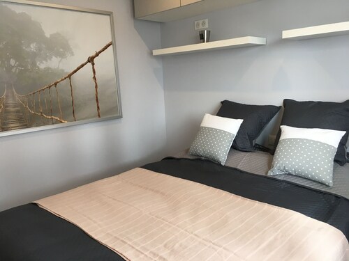 La chambre des CONTES - N°3/3- SPA PRIVATIF en option en JUILLET, inclus en AOUT