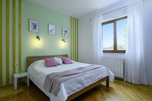 2 habitaciones, tabla de planchar con plancha, wifi y ropa de cama 