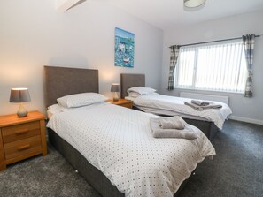 4 bedrooms, individually decorated, individually furnished, free WiFi - Beach Reach (Holyhead)