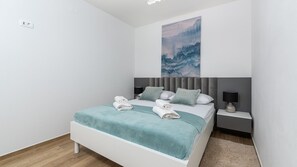 3 chambres, fer et planche à repasser, Wi-Fi, draps fournis