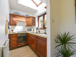 Cottage | Private kitchen | Fridge, electric kettle, cookware/dishes/utensils - Little Barton (Taunton)
