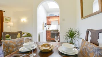 Cottage | Dining