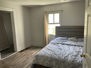 3 bedrooms, WiFi - its 5 munities walking distance to falls (Niagara Falls)