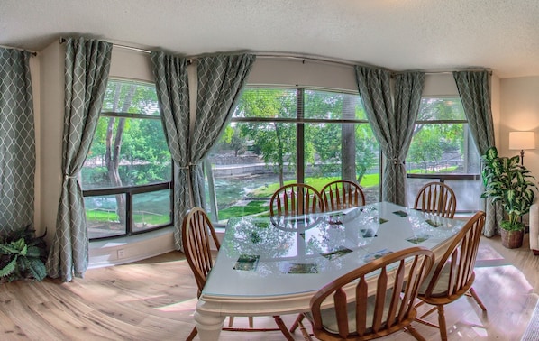 Condo, 2 Bedrooms | Dining
