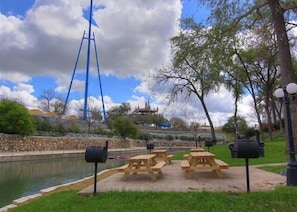 Condo, 2 Bedrooms | Property grounds