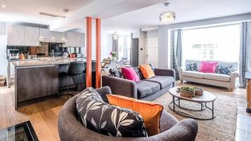 Télévision, cheminée