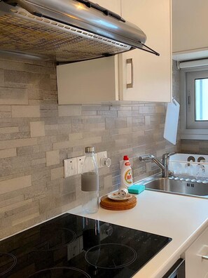 Standard Studio | Private kitchen - Next to the beach Mackenzie Studio (Larnaca)