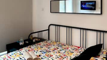Standard Studio | Desk, laptop workspace, iron/ironing board, WiFi (free)