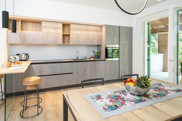 Fridge, microwave, oven, stovetop