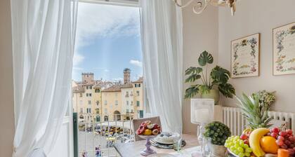 Luxury 3 bedrooms Apartment Amazing Views over the Amphiteatre Square inside the Walls of Lucca