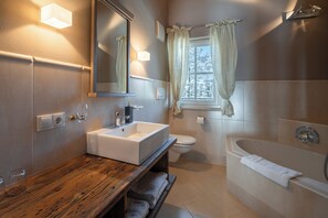 Bathtub, hair dryer, bidet, towels