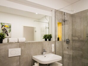 Comfort Suite | Bathroom - Brunnen Apartments (Nuremberg)