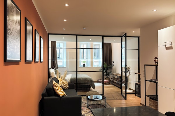 Comfort-Suite | Wohnbereich | Bücher, Arbeitsbereiche