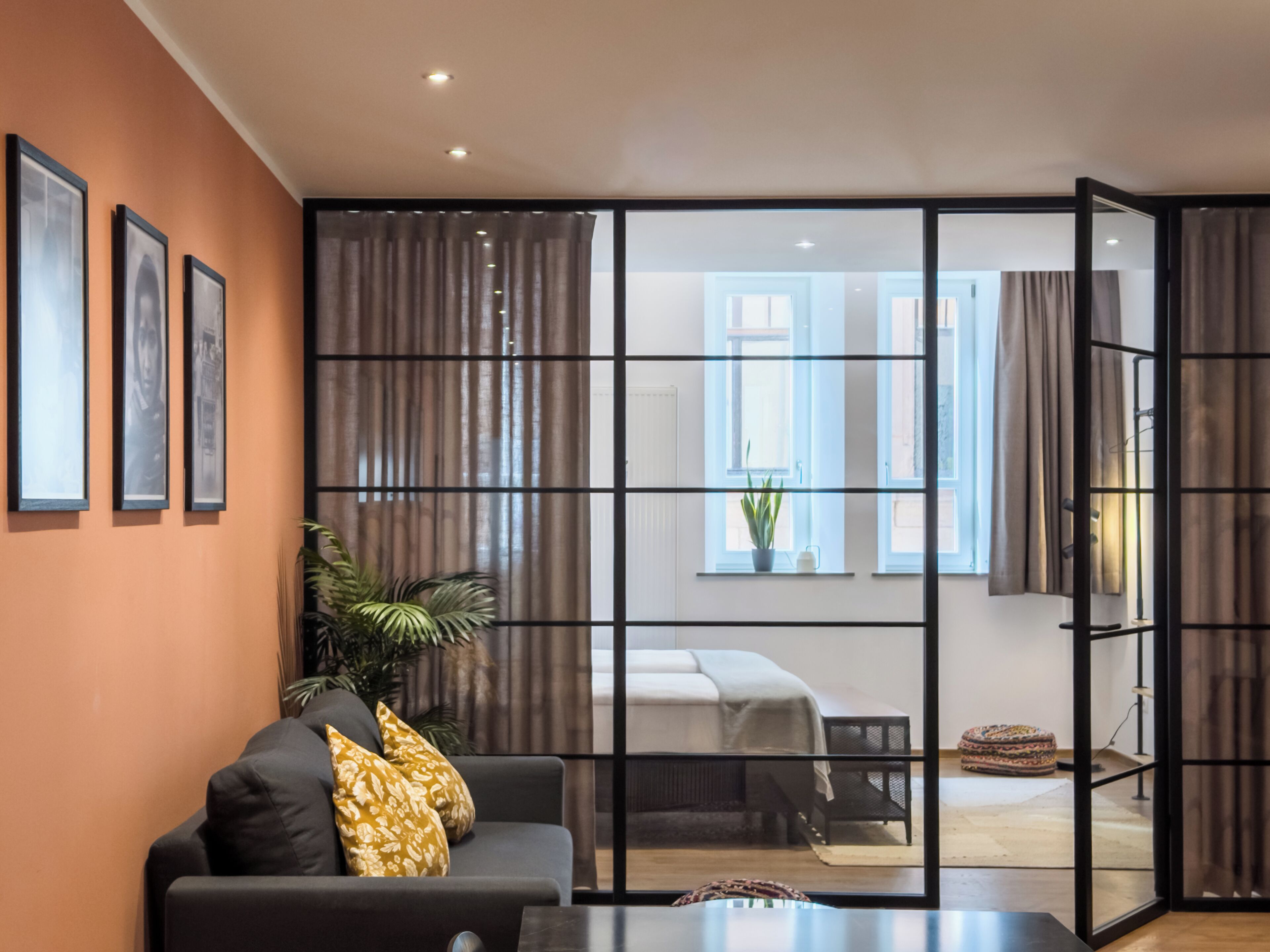 Comfort Suite | Living area | Books, offices