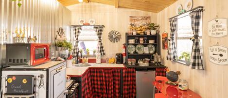 Fridge, microwave, oven, coffee/tea maker