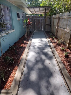 المنطقة المحيطة بالمنشأة