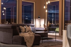 TV, table football - Luxurious cottage outside Bergen with Jacuzzi - Spa,  boat and kayak rental (Stensland)