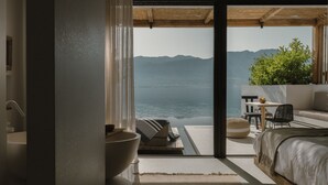 Seafront Suite with private heated pool