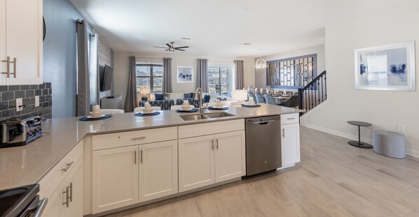 Fridge, microwave, oven, stovetop - Last Minute Disney! Private Pool, Hot Tub, Game Room & Themed Bedrooms. Book Now! #28814 (Orlando)