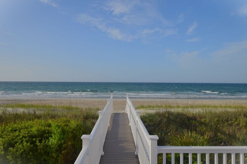 Crystal Coast Paradise: Oceanfront Home with Stunning Views, West, Emerald Isle!