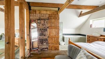 2 chambres, bureau, fer et planche Ă repasser, lit parapluie