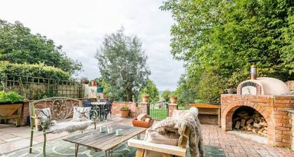 Idyllic 2- Bedroom barn with amazing views