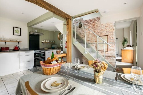 Idyllic 2- Bedroom barn with amazing views