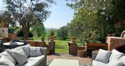 Idyllic 2- Bedroom barn with amazing views