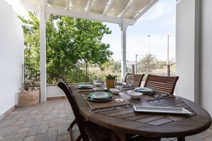 Basic Apartment | Terrace/patio