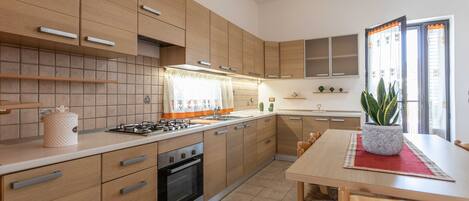 Basic-Apartment | Eigene Küche | Kochgeschirr/Geschirr/Besteck