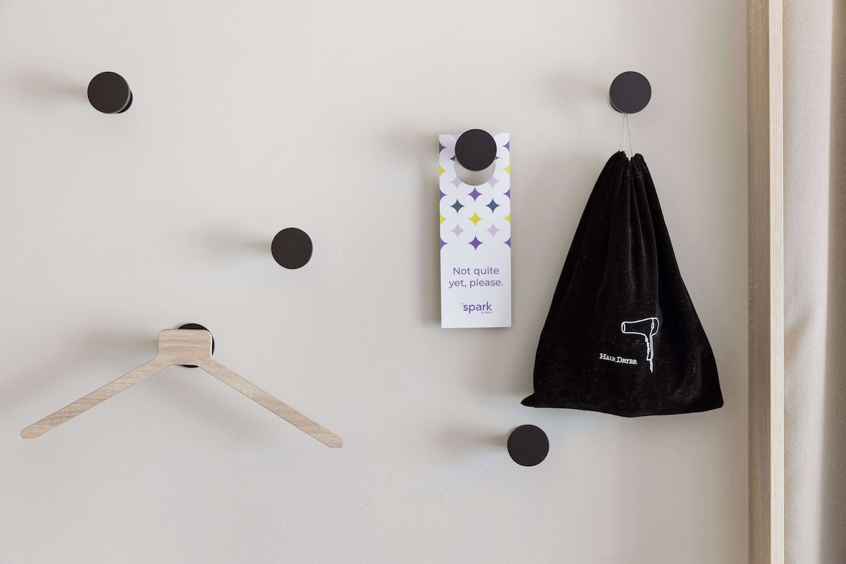 Standard Room, 1 King Bed | In-room safe, individually decorated, individually furnished, free WiFi