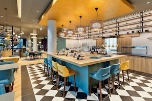 Colazione a buffet, servita tutte le mattine (24 EUR a persona)