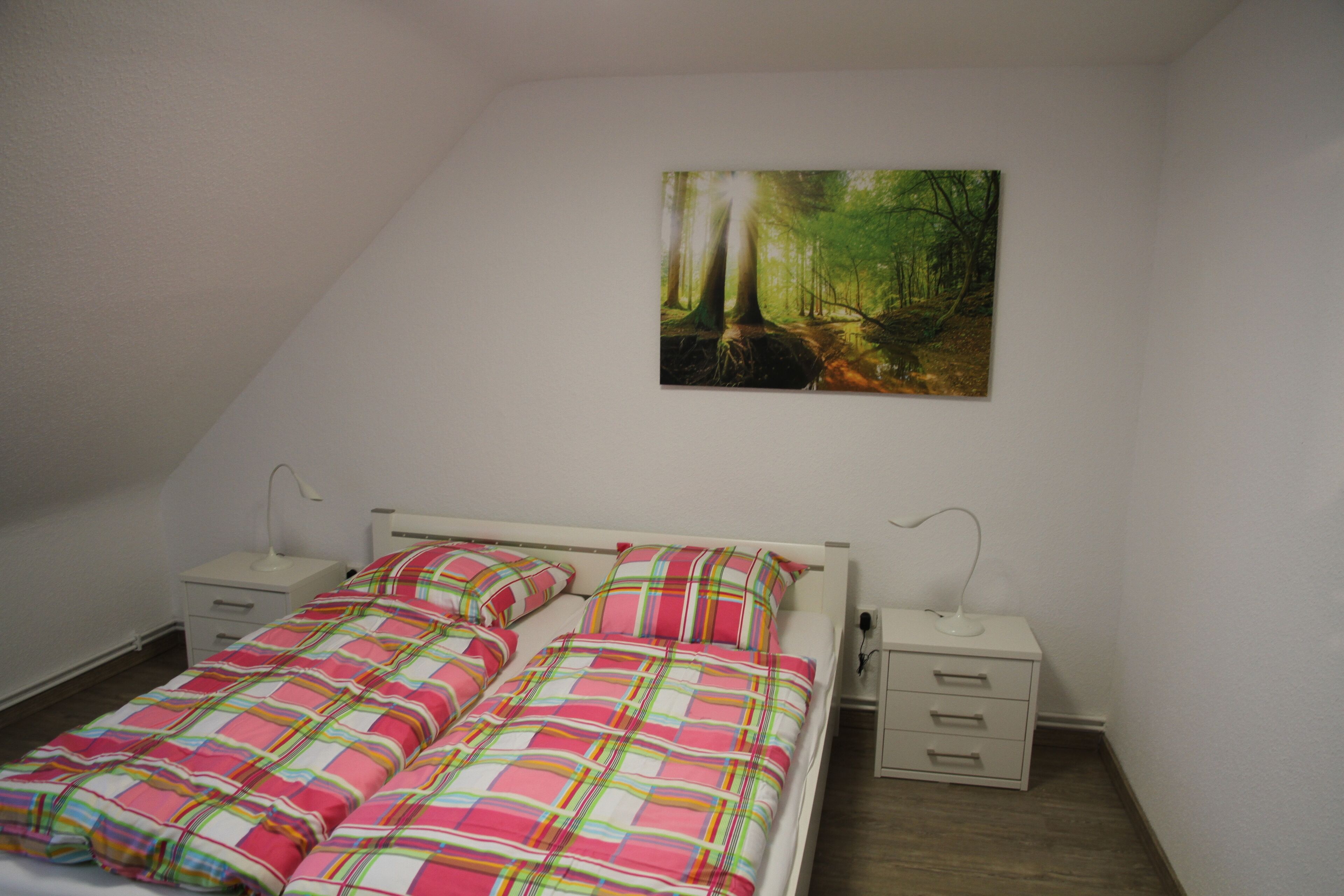 2 室のベッドルーム、旅行用ベビーベッド、WiFi (無料)、ベッドシーツ