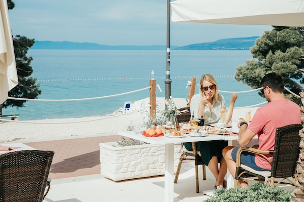 Daily buffet breakfast (EUR 15 per person)