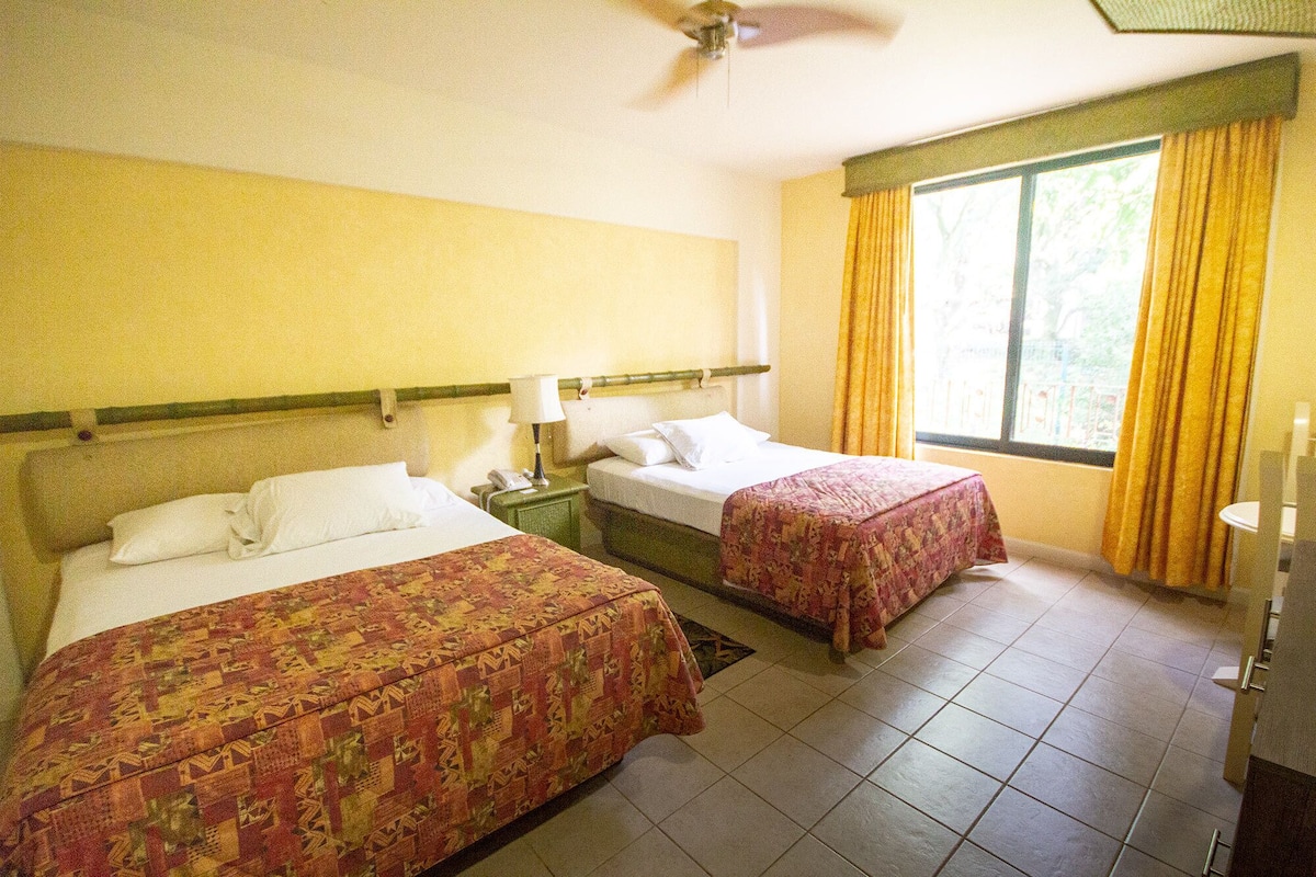 Junior Studio Suite | Blackout drapes, iron/ironing board, free WiFi, bed sheets