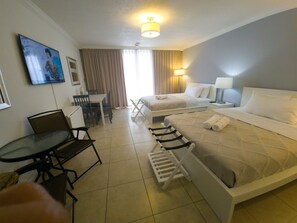 Cozy King Bed Room at Marco Polo Beach Resort | In-room safe, individually decorated, individually furnished, desk - Areia Azul Aparts Miami (Sunny Isles Beach)