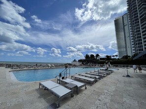 BBQ/picnic area - Areia Azul Aparts Miami (Sunny Isles Beach)