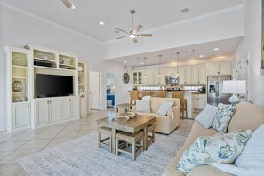 TV - PAIR-A-DICE - Great 3rd row home with observation/Sun deck and Gulf Views! (Crystal Beach)