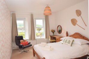 3 slaapkamers, een strijkplank/strijkijzer, reisbedje, gratis wifi
