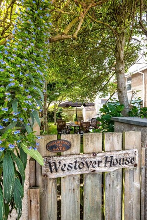 Outdoor dining - 3 Bed in Croyde (oc-westov) (Croyde)