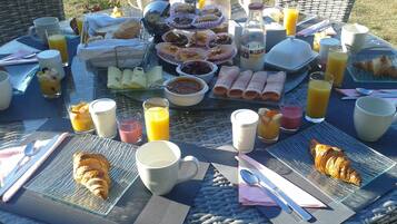 Free daily continental breakfast