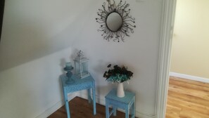 Phòng 3 tiện nghi đơn giản | Bộ đồ giường cao cấp, nệm cao su hoạt tính (memory foam) 