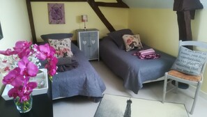 Habitación cuádruple familiar | Ropa de cama de alta calidad y colchones viscoelásticos