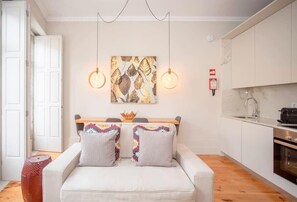 Unclassified image, 4 of 33, button