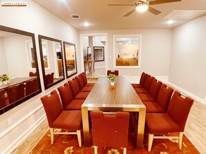 Dining - Stunning 5BR Sleeps 14 Round Rock for Large Team Events (Round Rock)